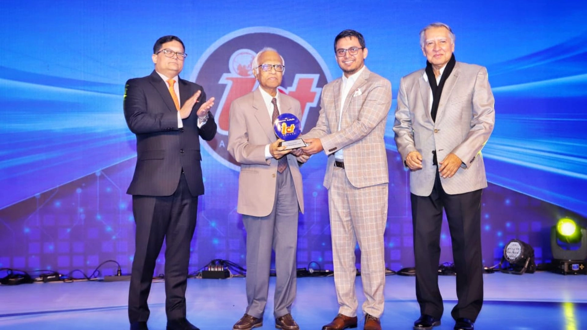 ডিজিটাল কমার্স অব দ্য ইয়ার পুরস্কার পেল দারাজ বাংলাদেশ