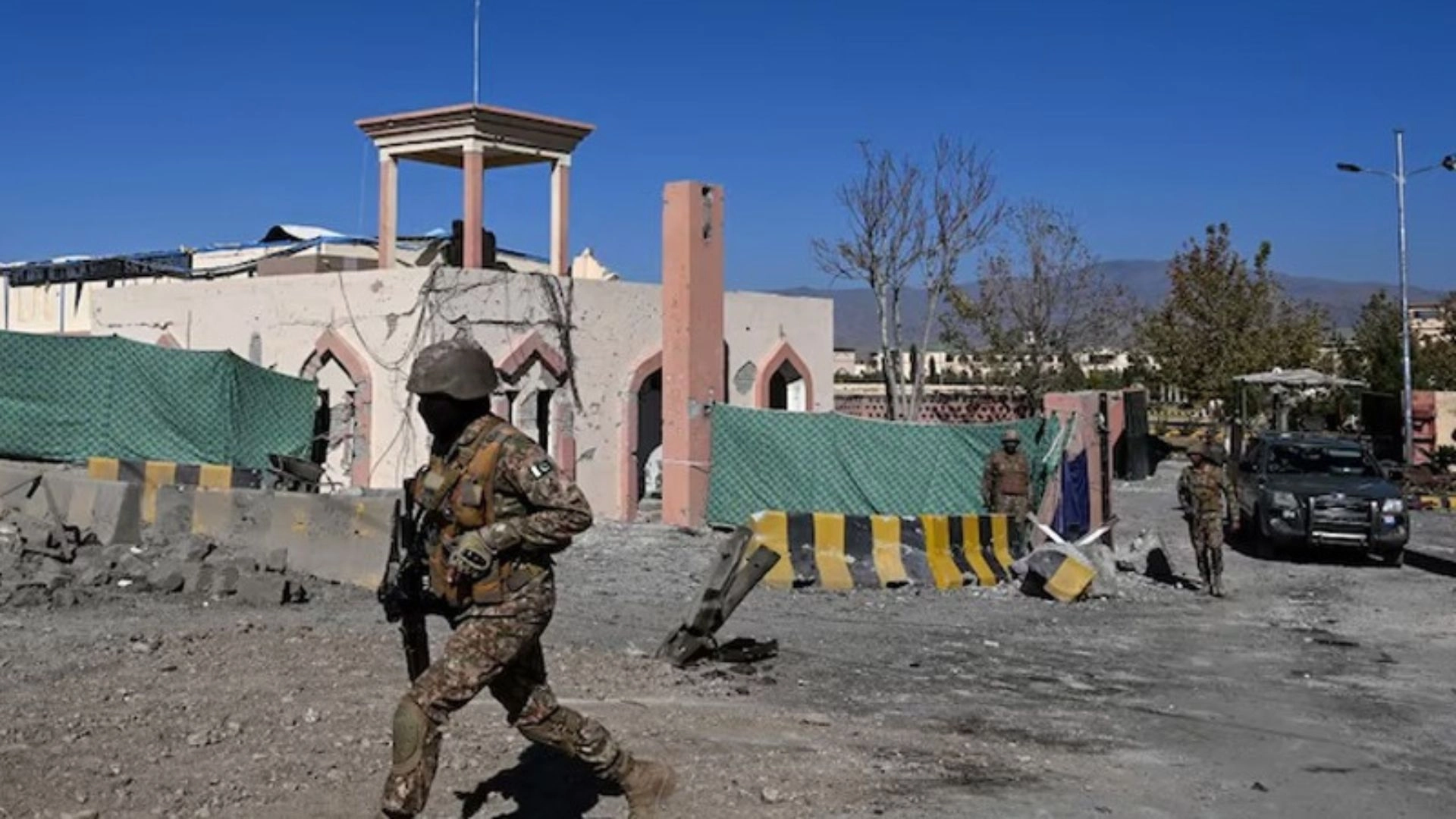 পাল্টাপাল্টি সংঘর্ষে রণক্ষেত্র পাকিস্তান-আফগানিস্তান