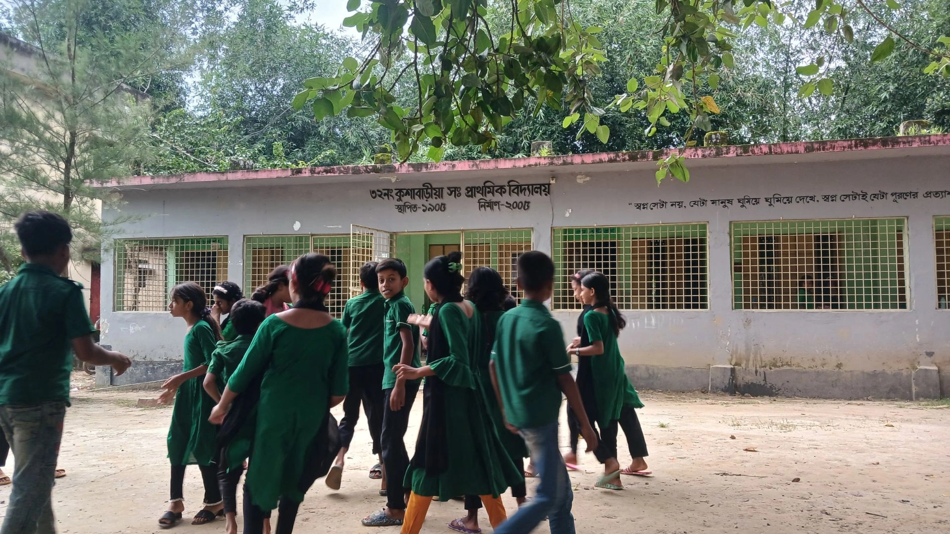 শতবর্ষী দুই বিদ্যালয়ে  নেই নিজস্ব জমি