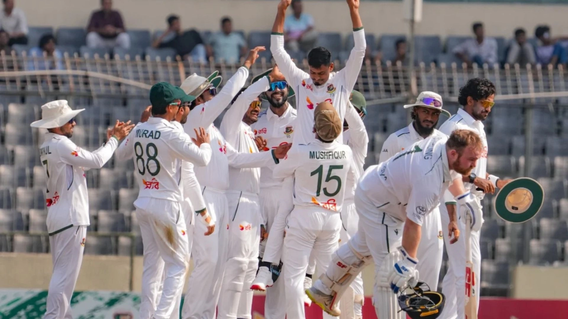 পন্টিংয়ের পর মুশফিক, নতুন উচ্চতায় তাইজুল