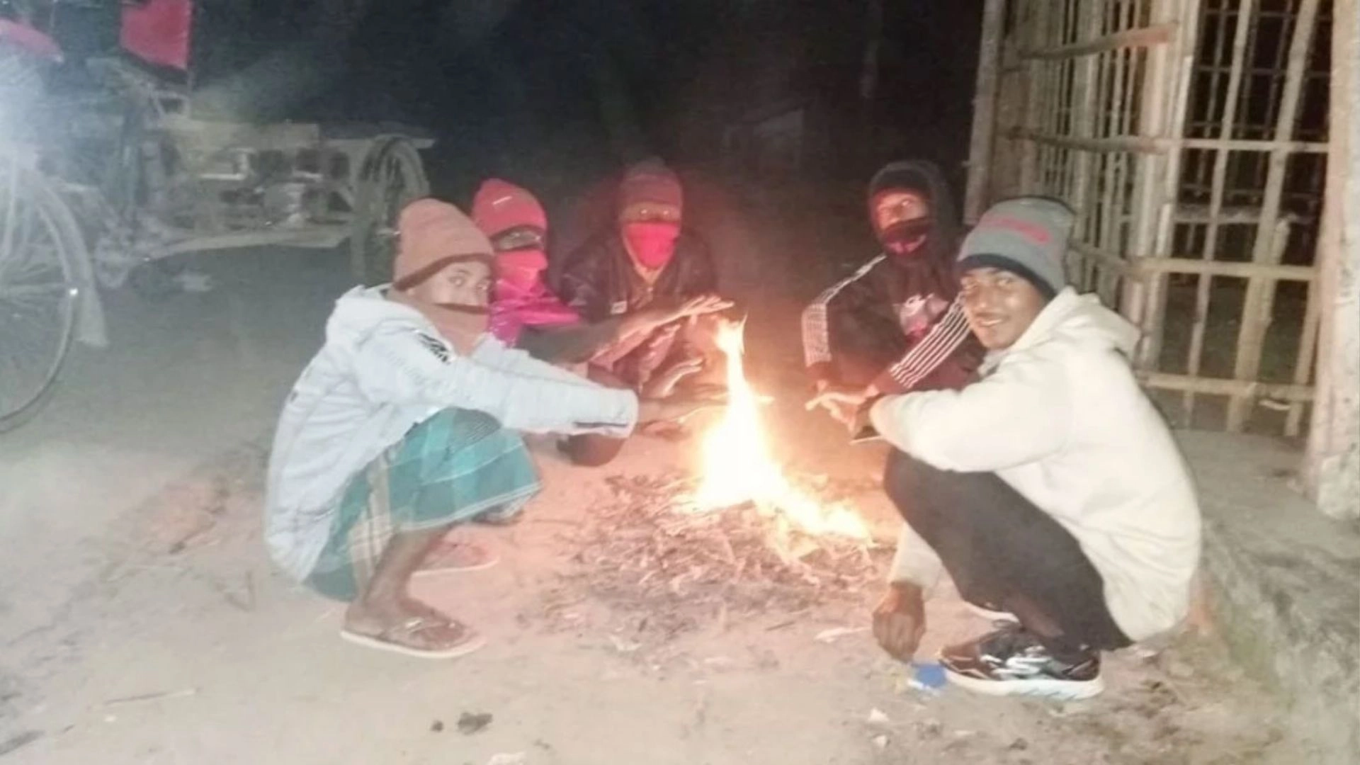 কুয়াশা-হিমেল বাতাসে  কাঁপছে চুয়াডাঙ্গা