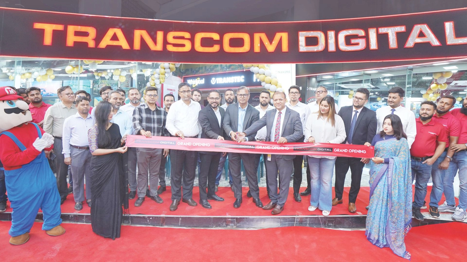 উত্তরা খালপাড়ে ট্রান্সকম ডিজিটালের নতুন শোরুম উদ্বোধন