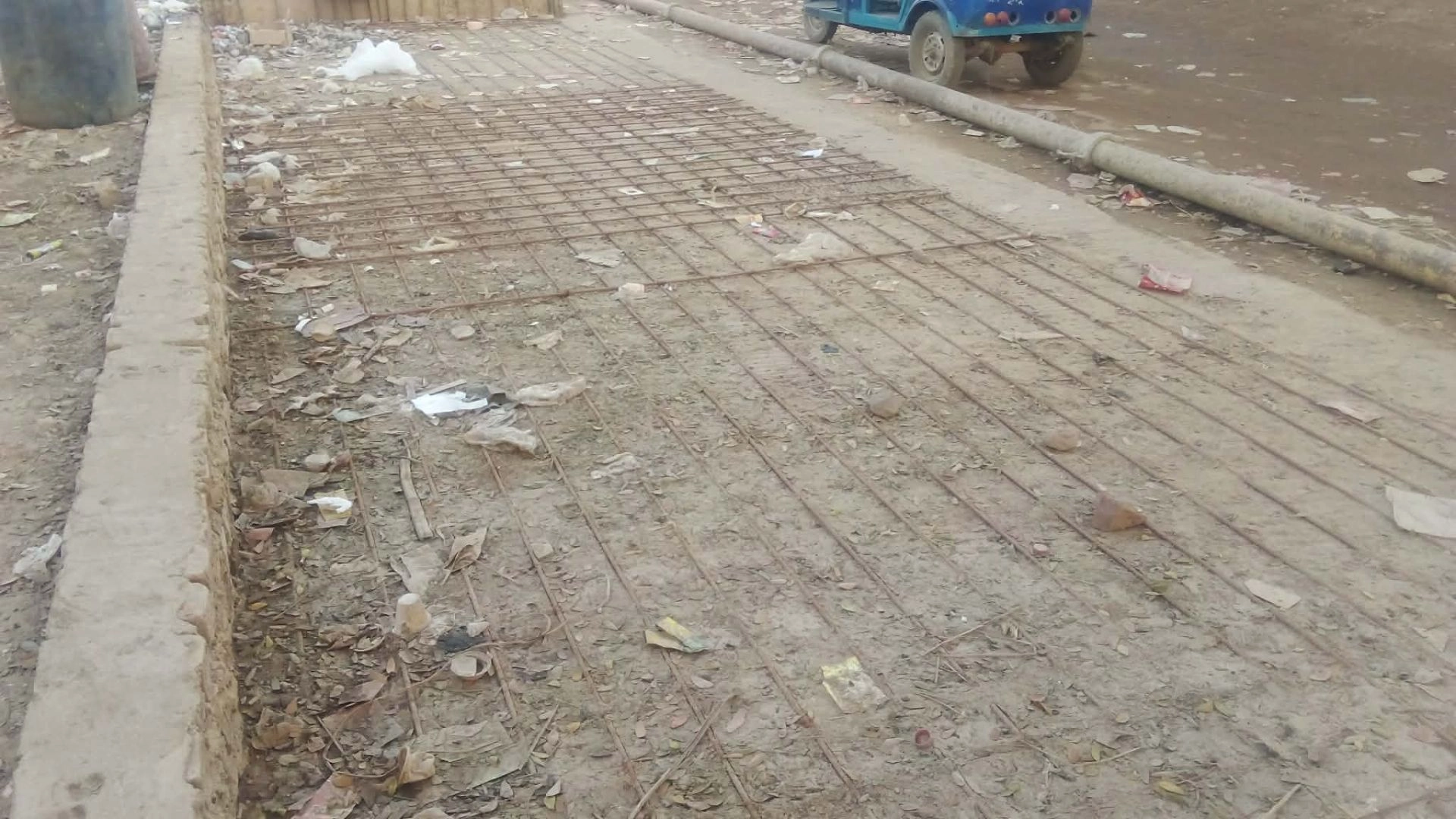 দেড় বছর ধরে বন্ধ  সড়ক উন্নয়ন কাজ