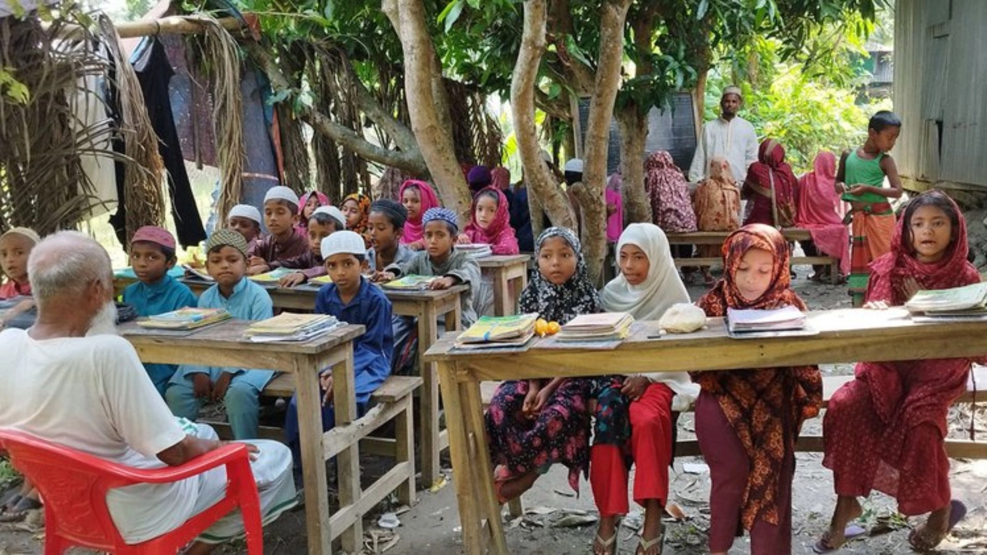 ভিটে নেই, তবুও চলছে ক্লাস