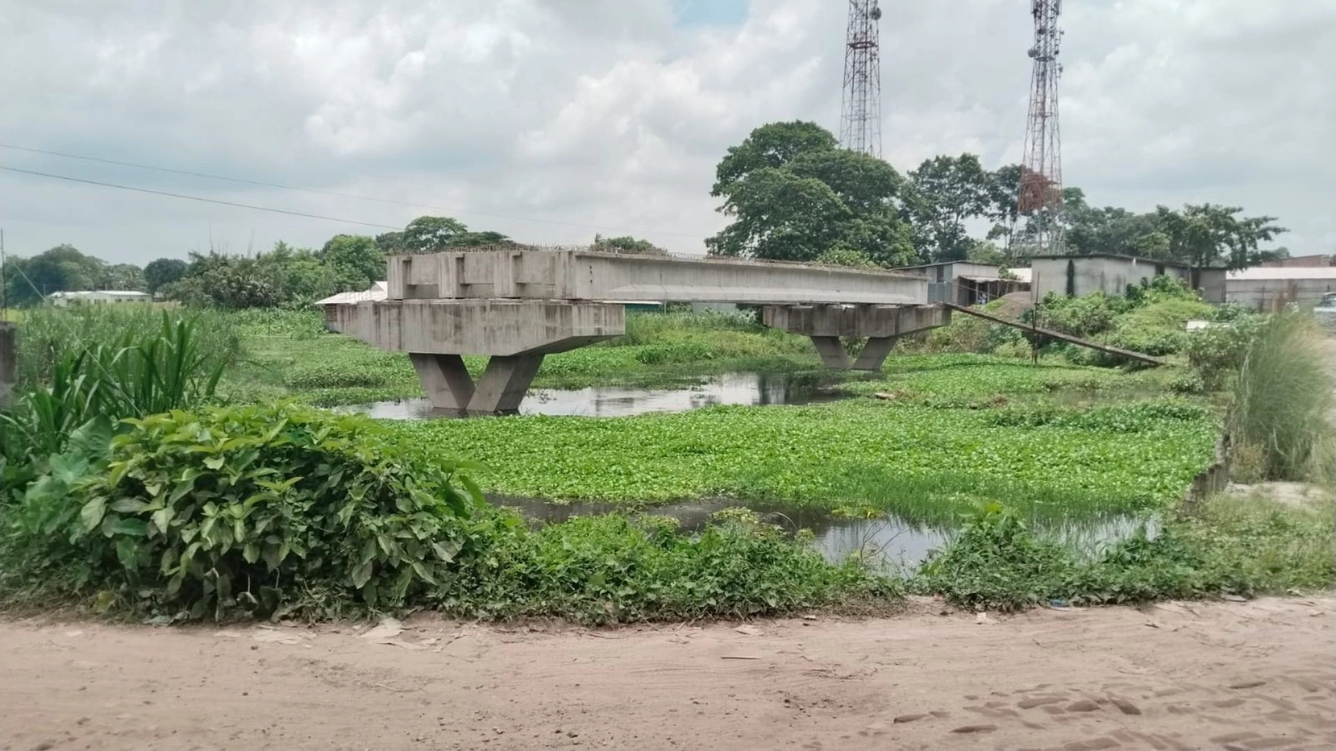 ভূমি অধিগ্রহণ জটিলতায়  ১১ কোটি টাকার সেতু