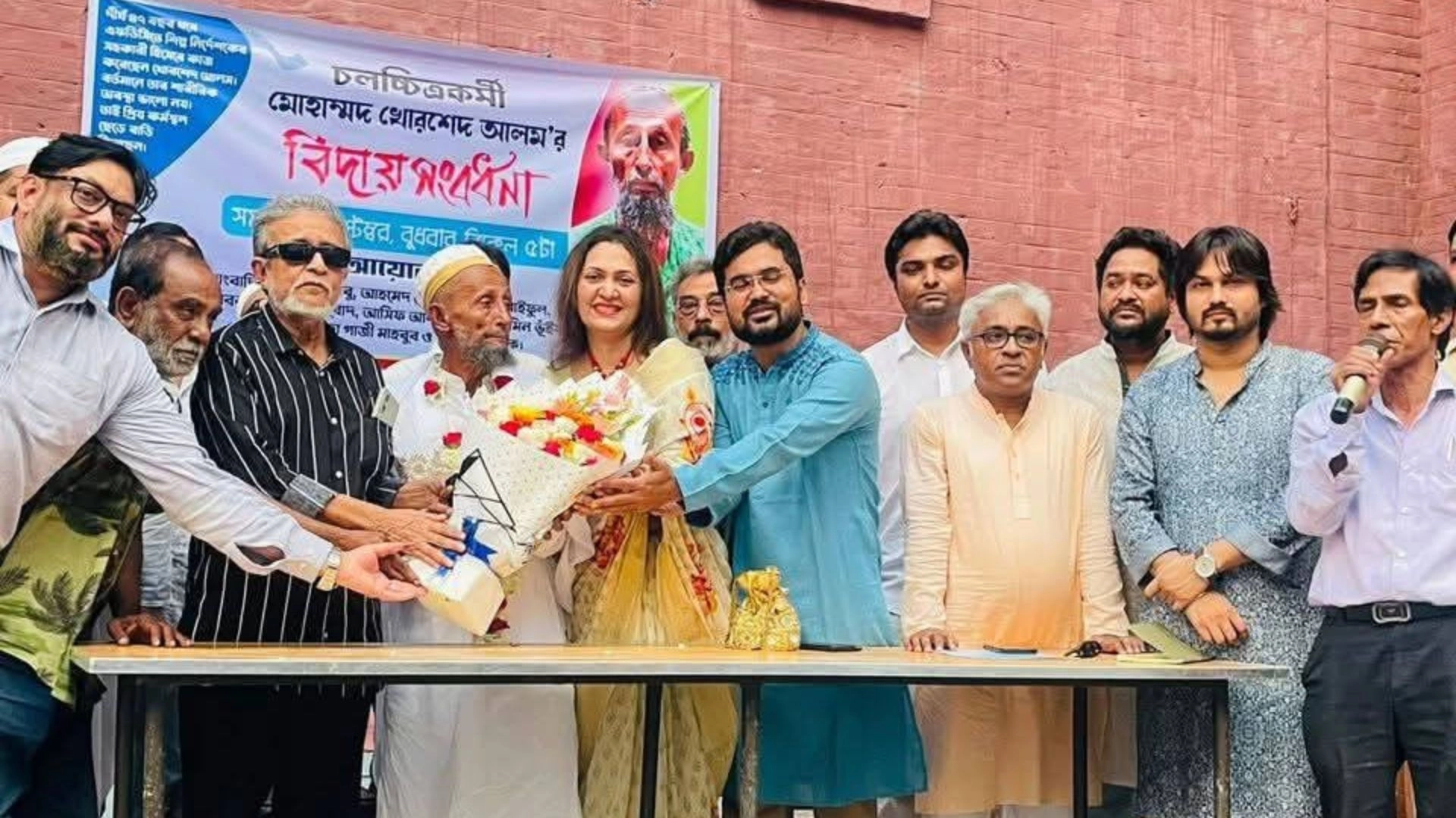 কাঁদলেন, কাঁদালেন এফডিসির খোরশেদ
