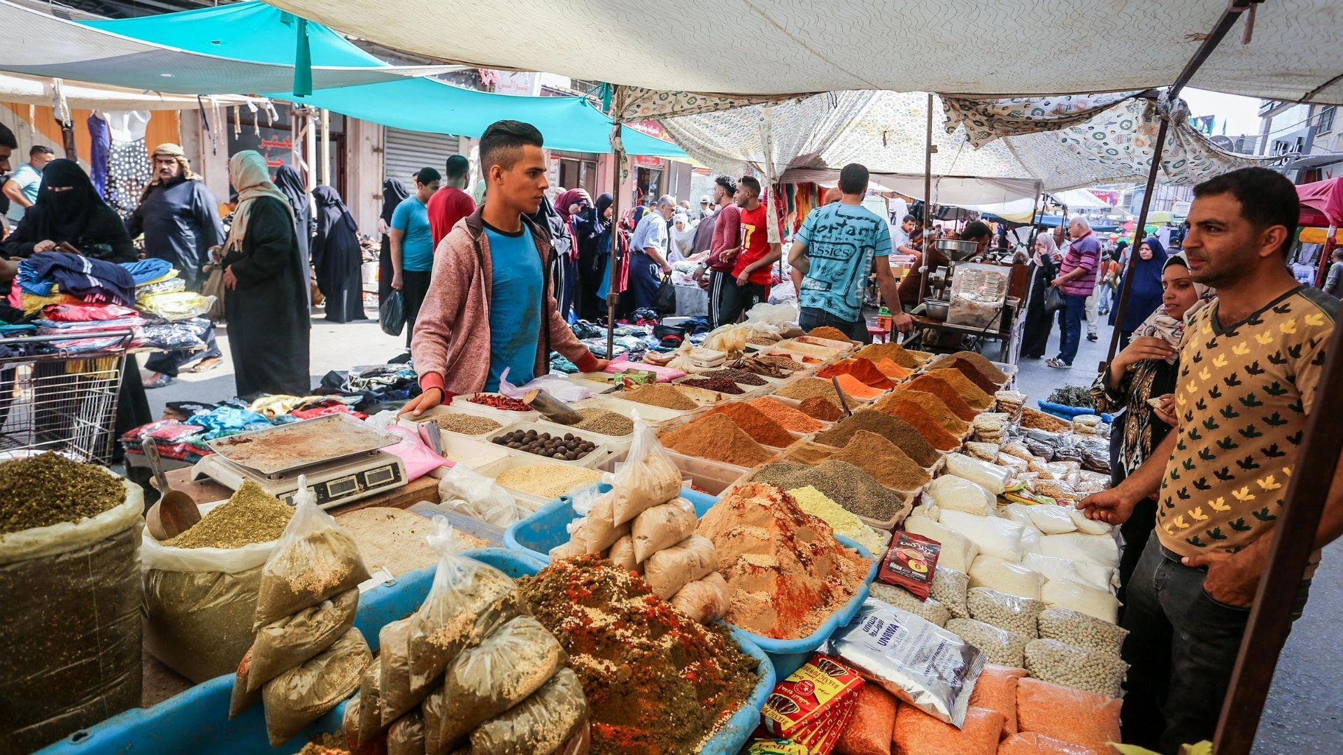 চরম দুর্ভোগে গাজাবাসী