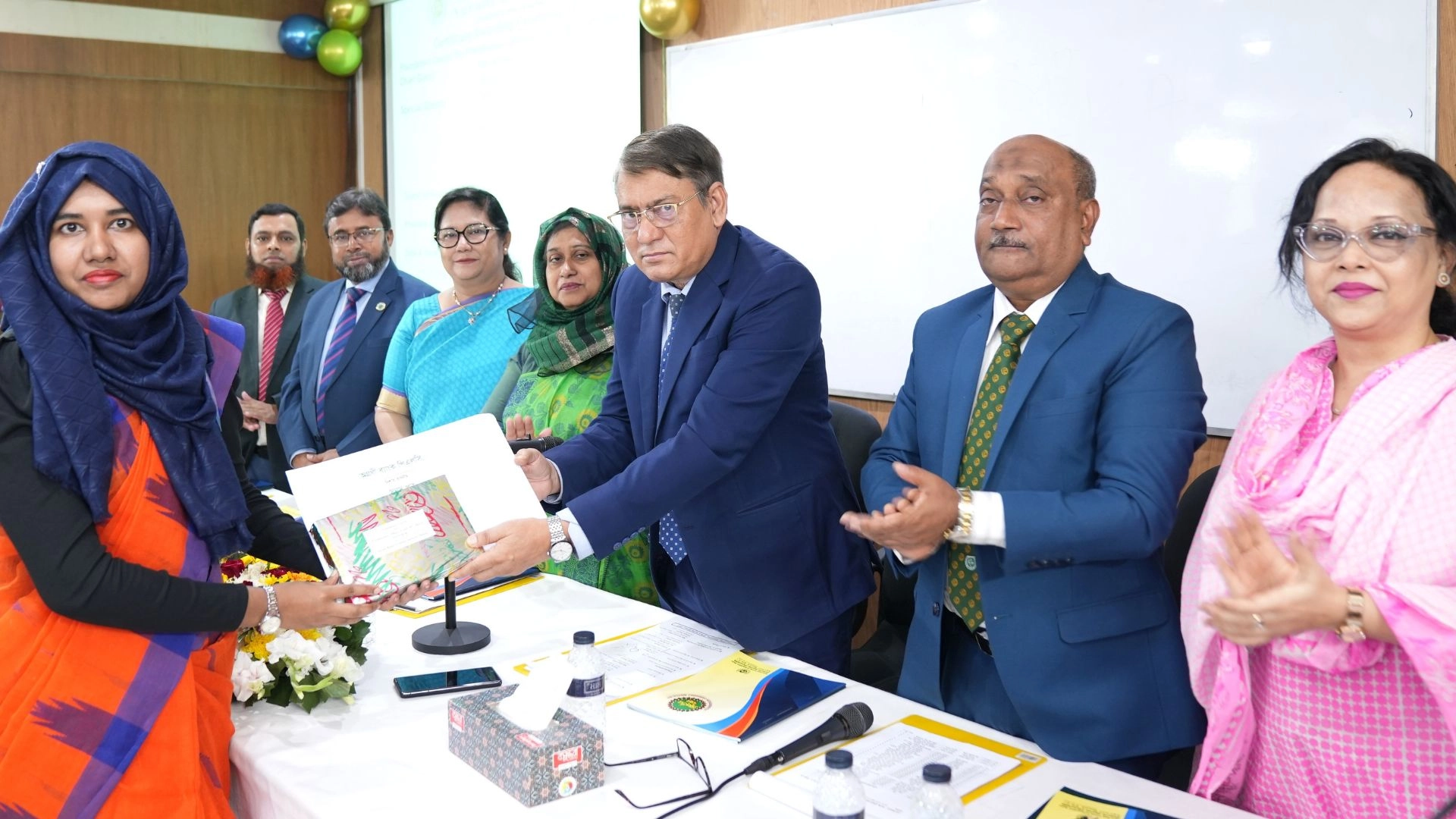 অগ্রণী ব্যাংকে ফাউন্ডেশন কোর্সের প্রশিক্ষণার্থীদের সনদ বিতরণ