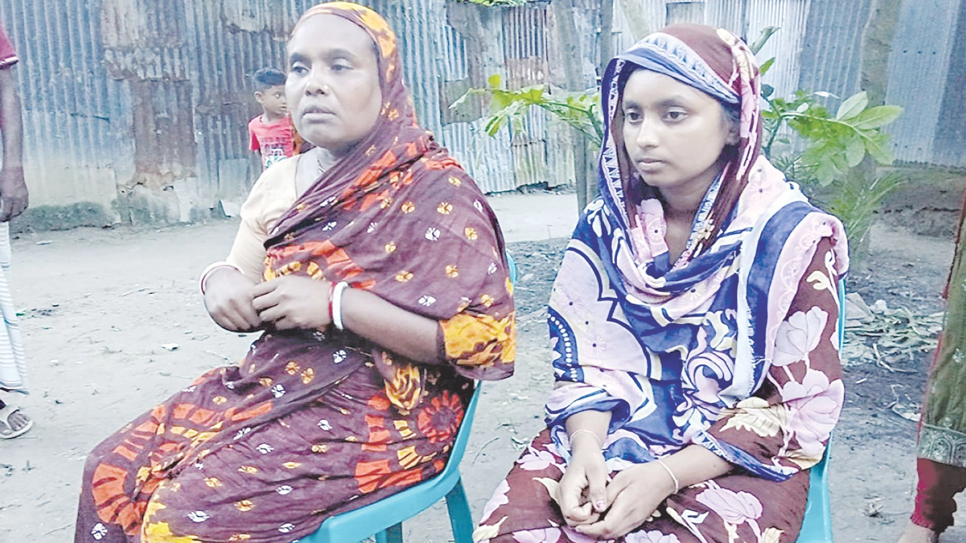 অভাবের চাপে যমজ  সন্তান বিক্রির চেষ্টা