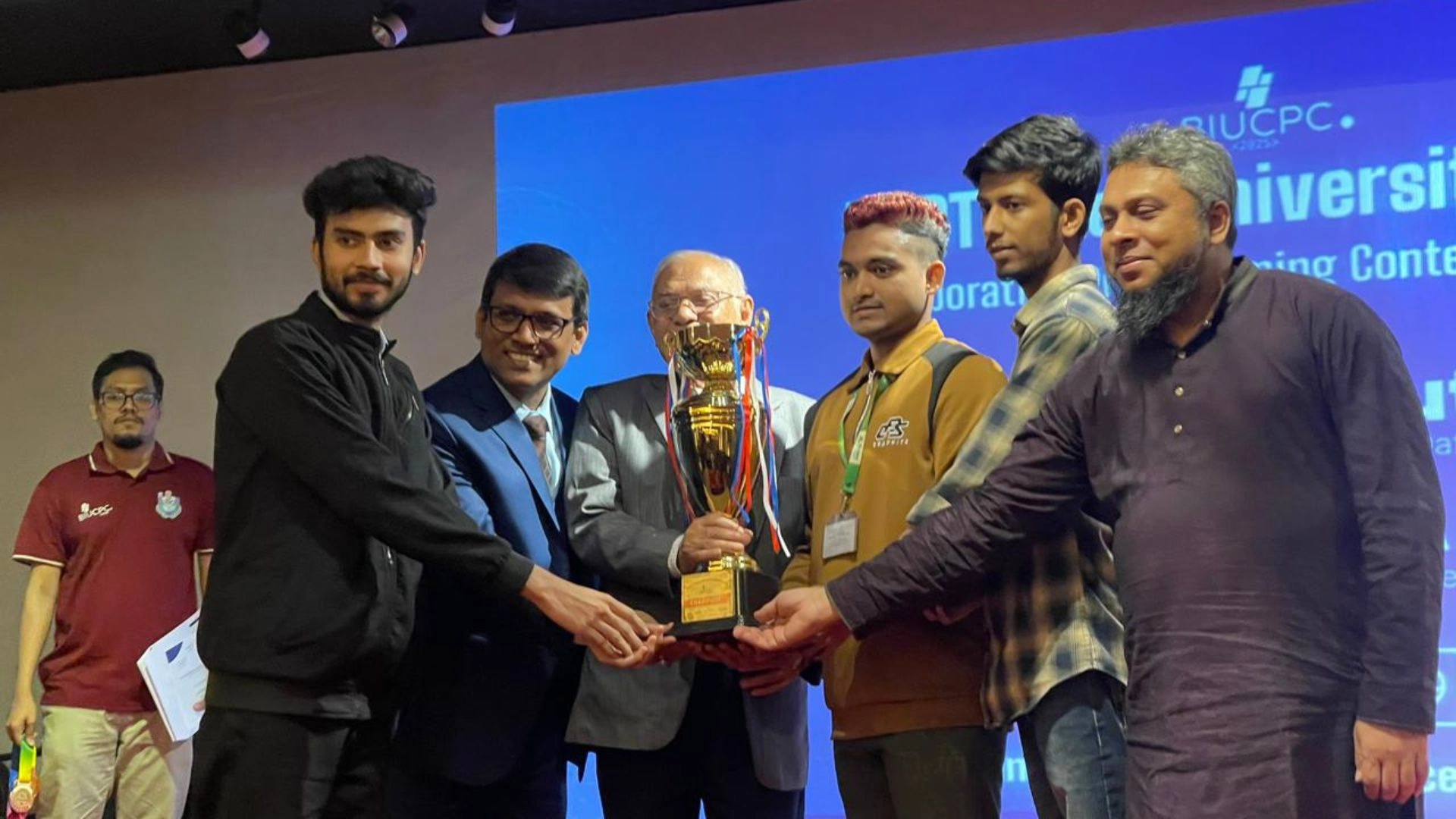 বিইউবিটি ইন্টার ইউনিভার্সিটি কোলাবরেটিভ প্রোগ্রামিং কনটেস্ট ২০২৫-এ গ্রিন ইউনিভার্সিটি চ্যাম্পিয়ন