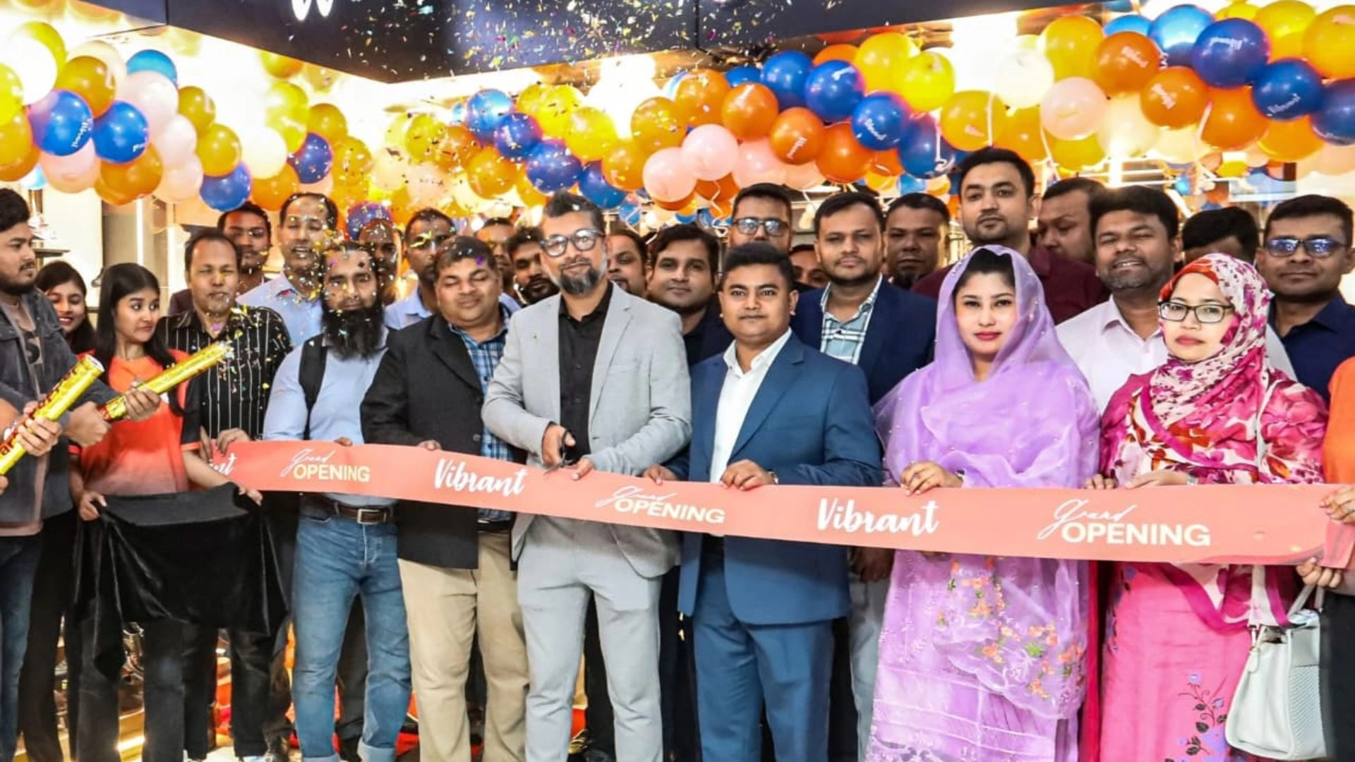 ভাইব্রেন্ট এখন মিরপুর-১ নিউ মার্কেটে। 