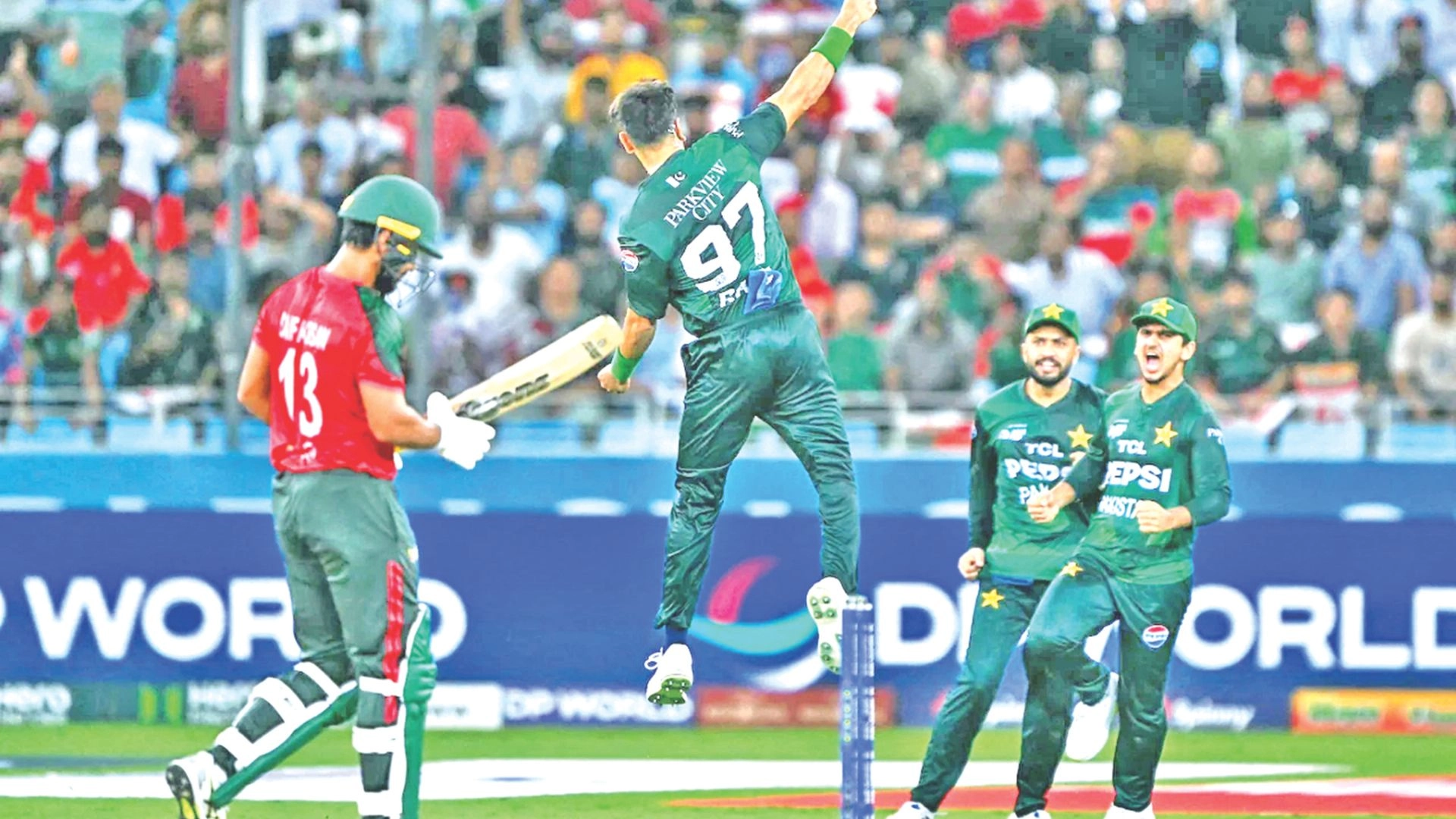 কোচ সিমন্সের কাঠগড়ায় ব্যাটাররা
