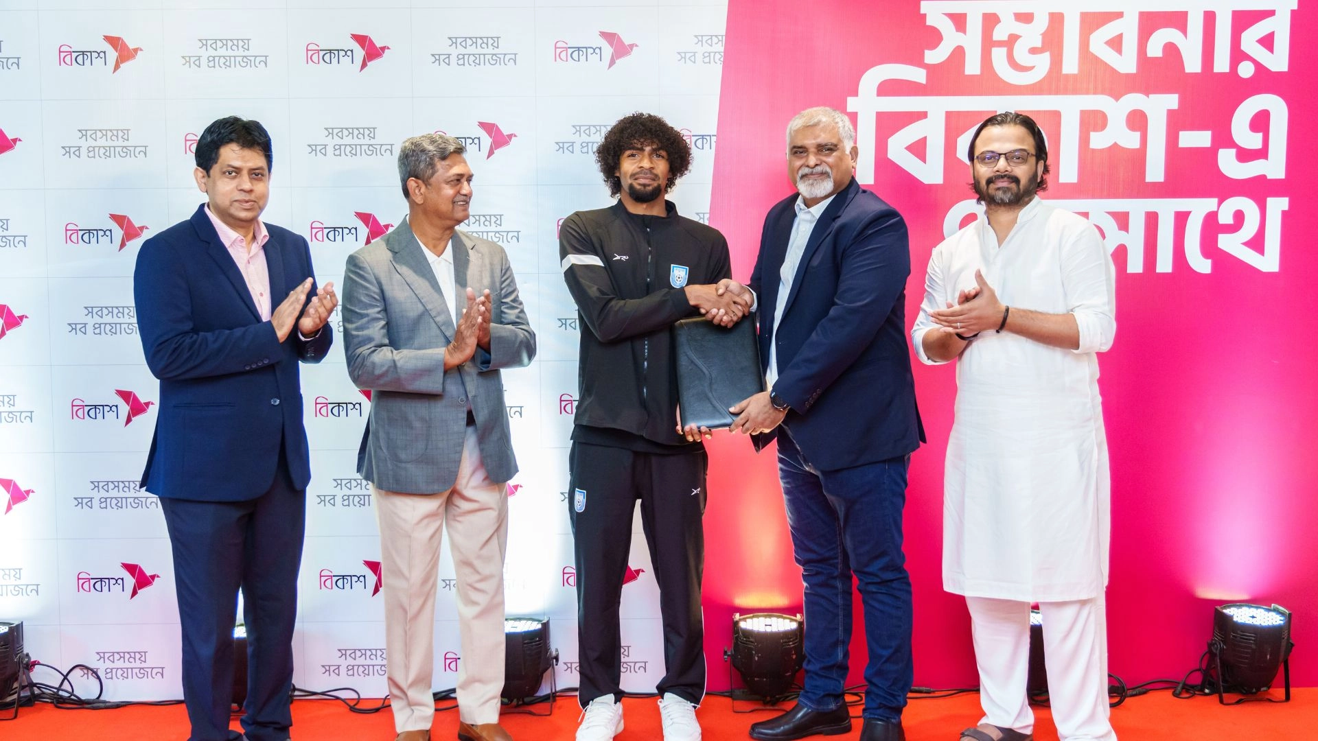 বিকাশের ব্র্যান্ড অ্যাম্বাসেডর হলেন হামজা চৌধুরী