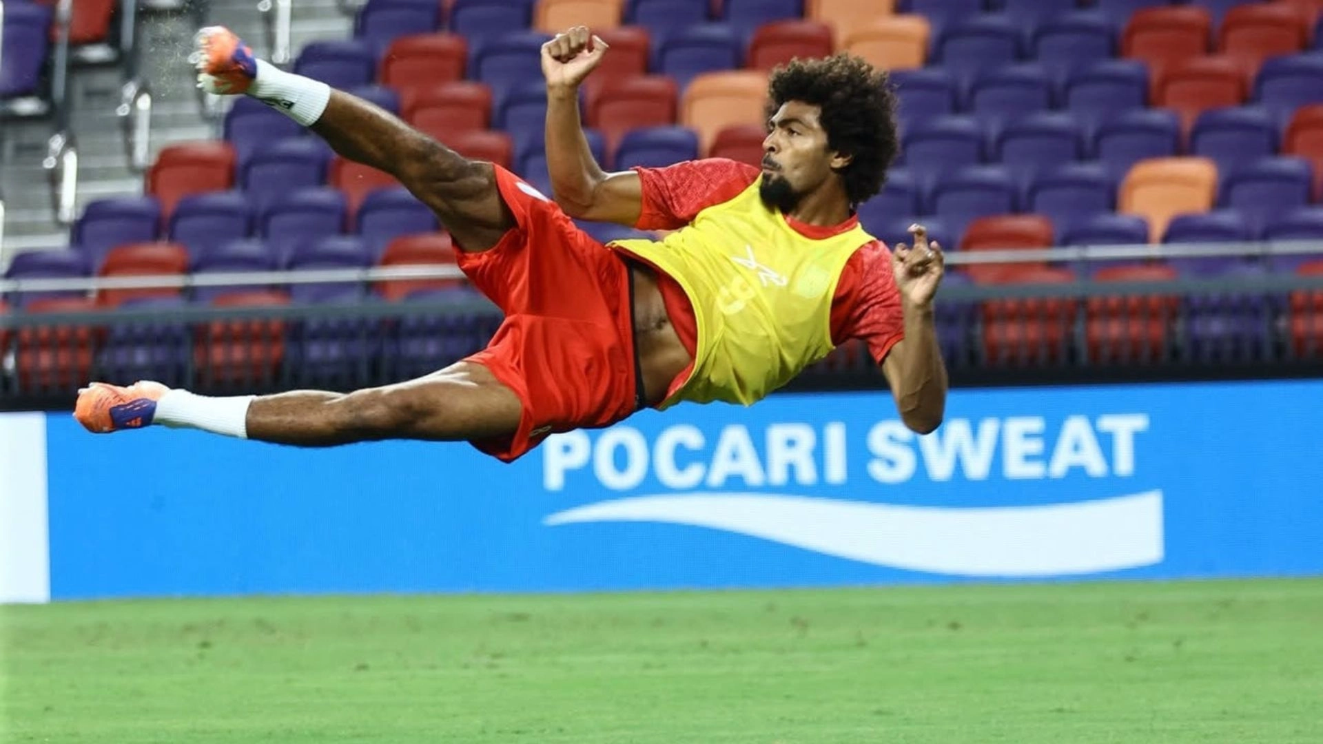 বাংলাদেশকে প্রতিনিধিত্ব  করে গর্বিত হামজা