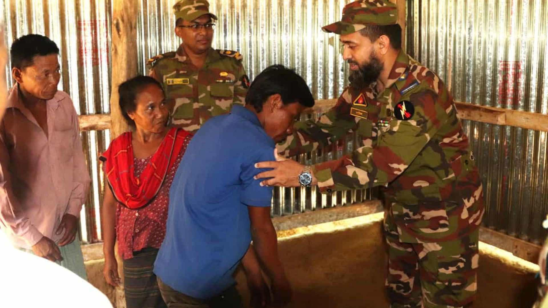 পাহাড়ের বুকে অসহায় বৃদ্ধ  পরিবারের স্বপ্নপূরণ