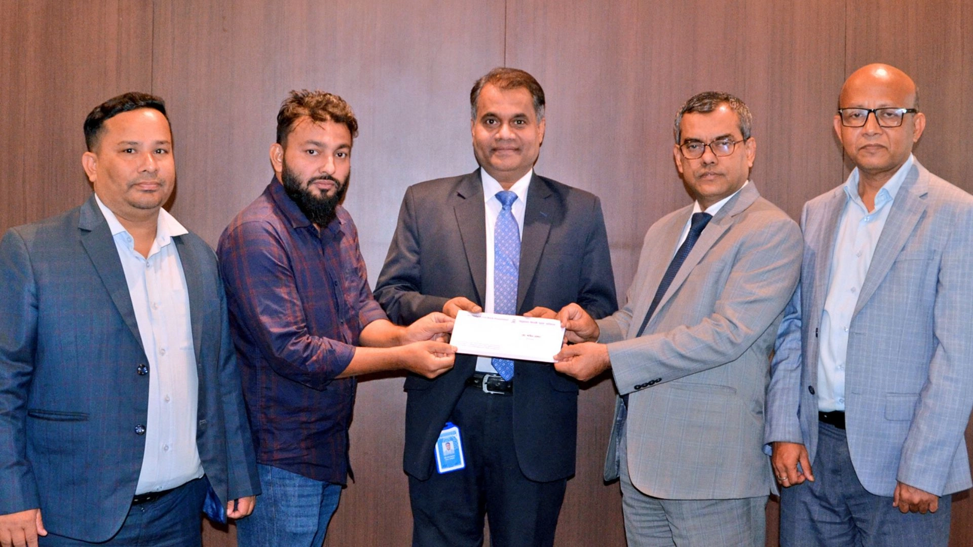 গোপালগঞ্জ জেলার শুকতাইল গ্রামের ব্লাড ক্যানসার রোগীর জন্য আর্থিক সহায়তা দিল শাহ্জালাল ইসলামী ব্যাংক পিএলসি