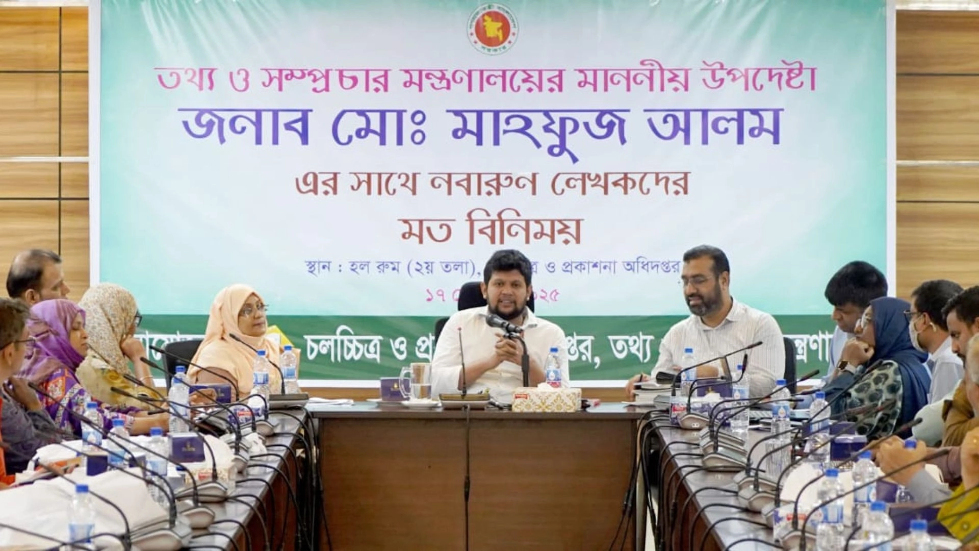 জুলাই গণঅভ্যুত্থানে শহিদ  শিশুদের স্মৃতি নিয়ে লেখা  প্রকাশে তথ্য উপদেষ্টার আহ্বান