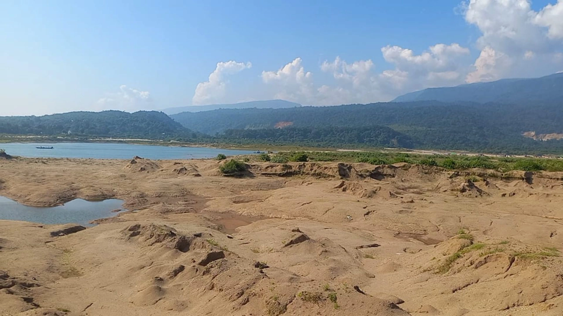 সাদাপাথরের বুকে দীর্ঘশ্বাস
