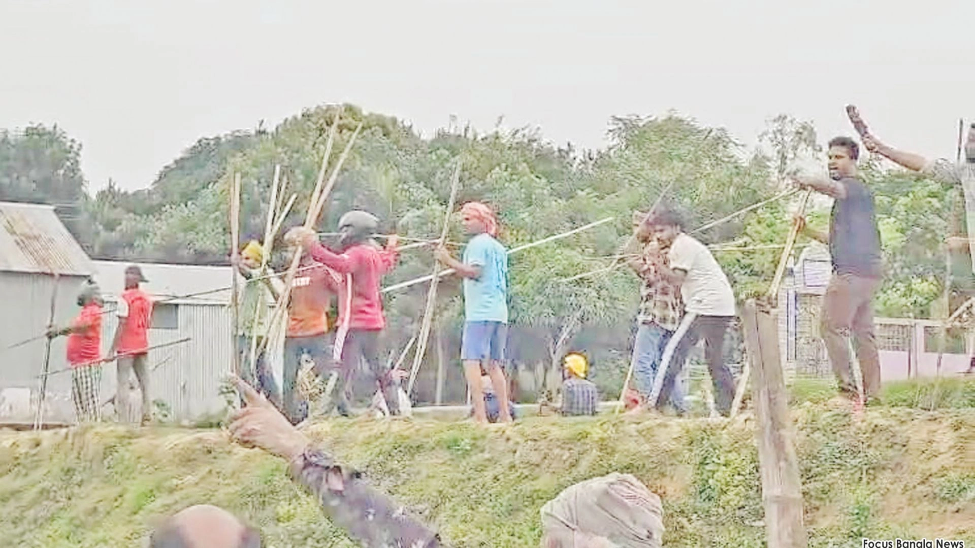 দুই ভাইয়ের বিরোধে  ঘণ্টাব্যাপী সংঘর্ষে  আহত অন্তত ২৫