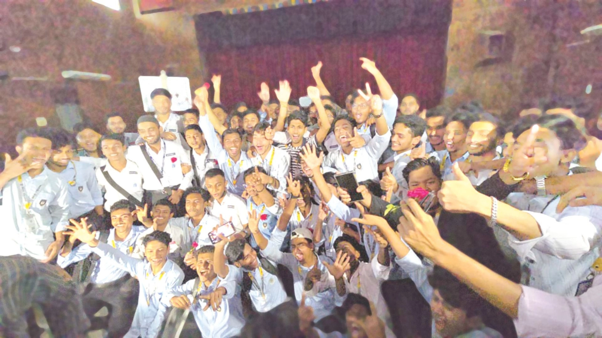 ঢাকা ও আইডিয়াল  কলেজের শিক্ষার্থীদের  মধ্যে ‘শান্তি চুক্তি’