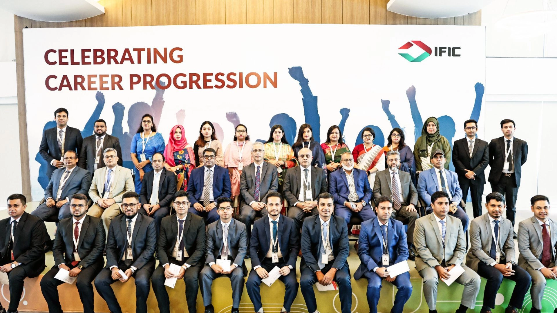 আইএফআইসি ব্যাংকের বিভিন্ন পর্যায়ের কর্মকর্তাদের পদোন্নতি প্রদান