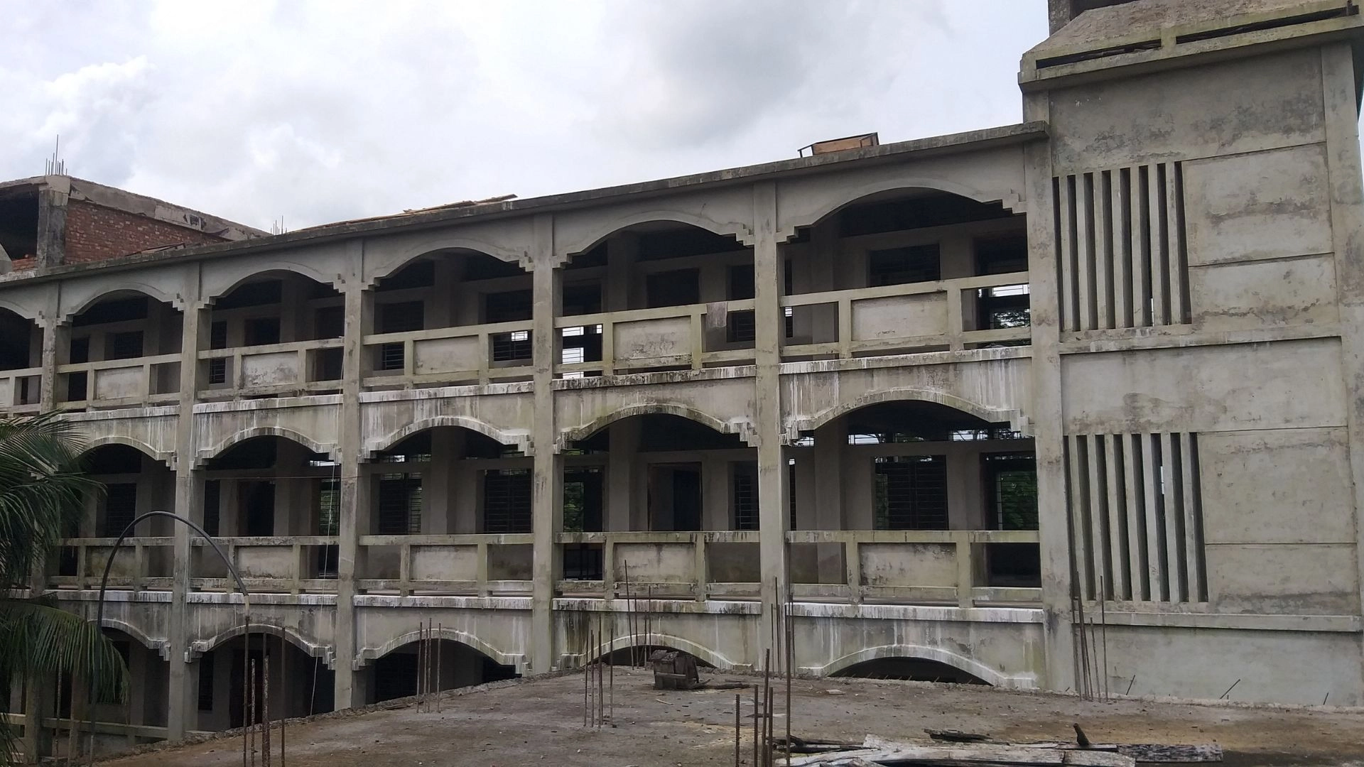দেড় বছরের কাজ  ছয় বছরে গড়াল