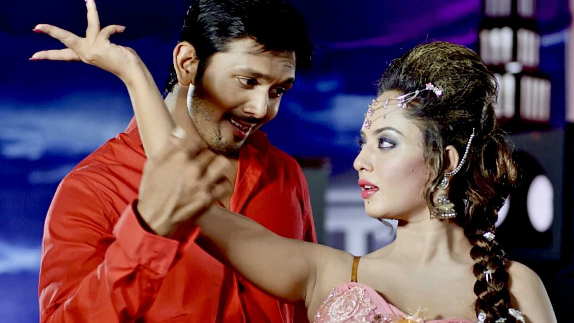 এক যুগ পর চুপিসারে ‘মন যে বোঝে না’