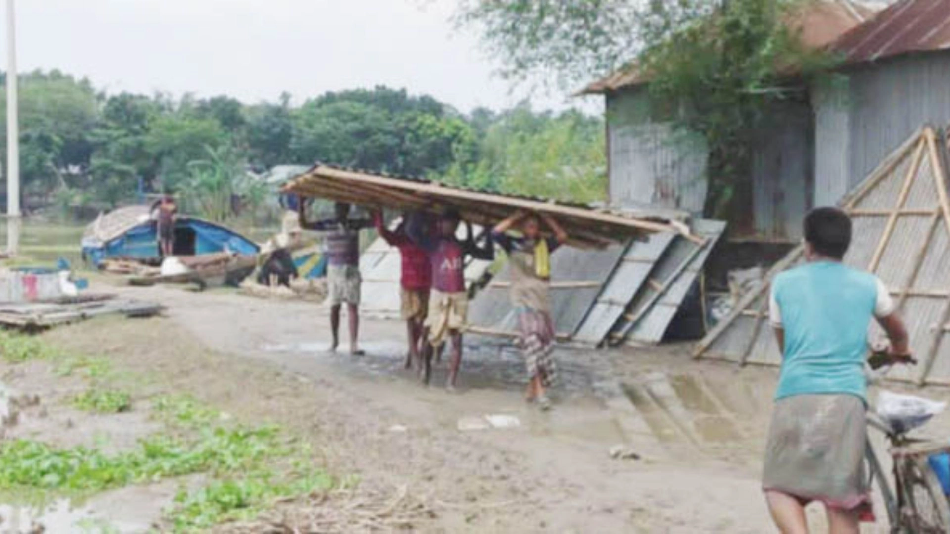 পদ্মার ভাঙনে নিঃস্ব চৌমাদিয়া চর
