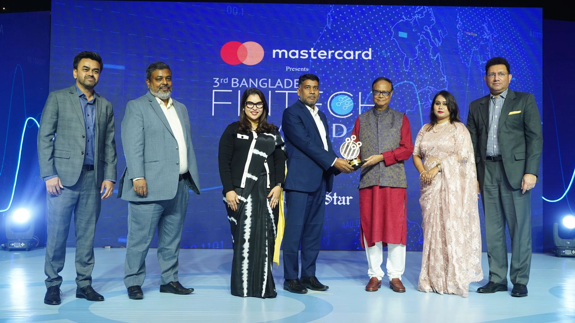 ‘ফিনটেক ইনোভেশন অব দ্য ইয়ার-ব্যাংক’ পুরস্কার পেল প্রাইম ব্যাংক