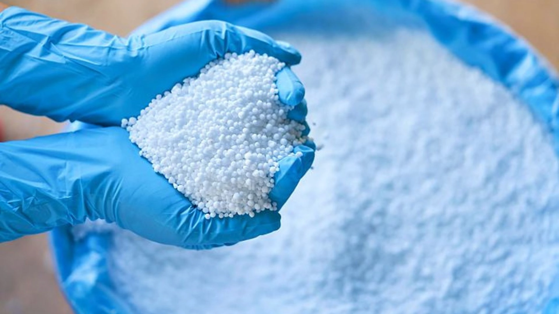 সরকারি দামের চেয়ে  বেশি দামে সার বিক্রি