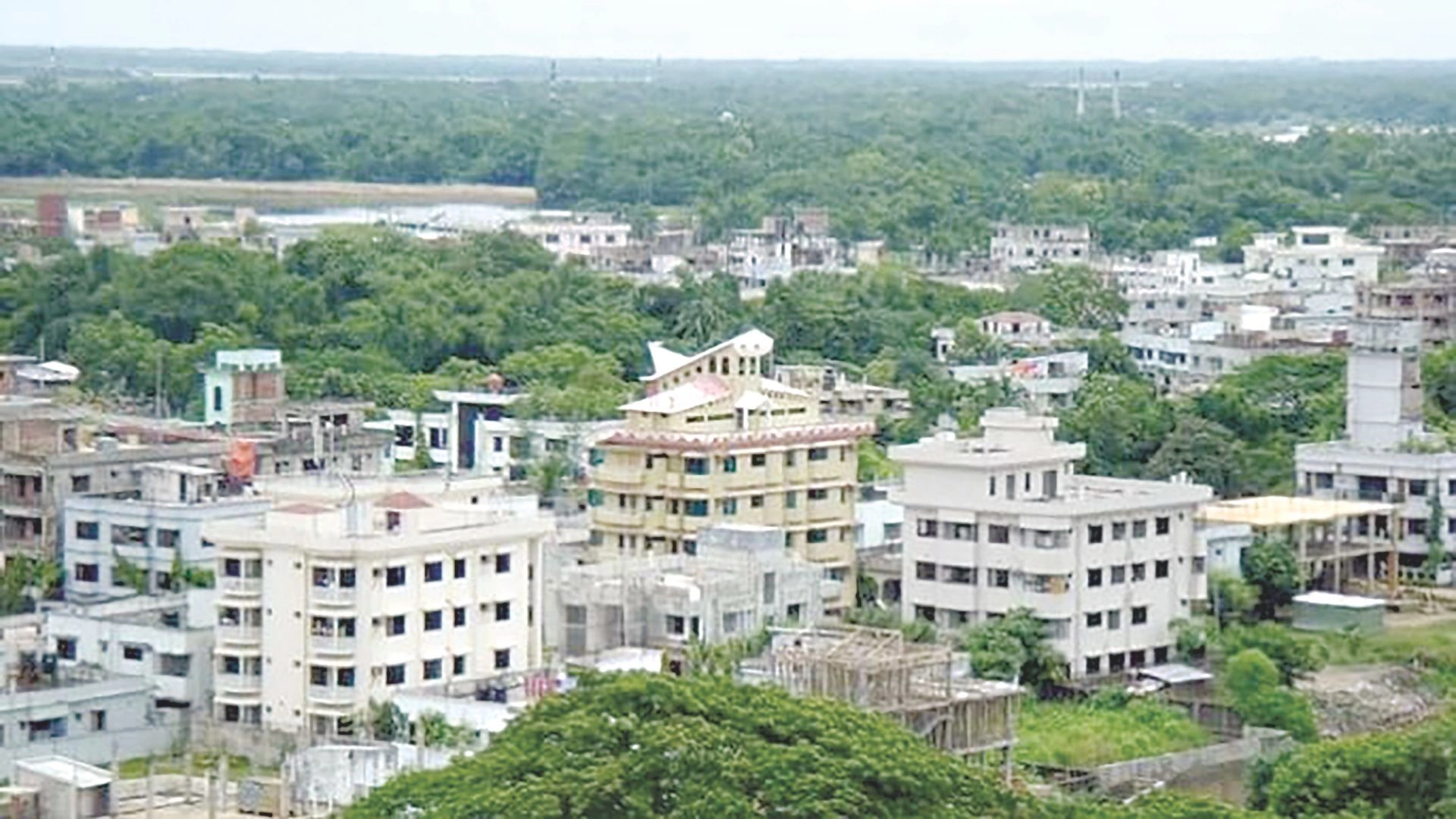 সবুজে মোড়া প্রকৃতিতে  লুকিয়ে নীরব আতঙ্ক