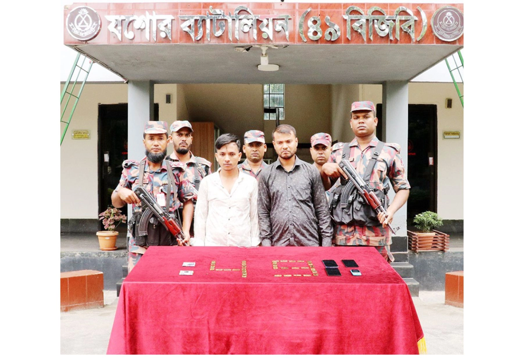 সদস্য আটক