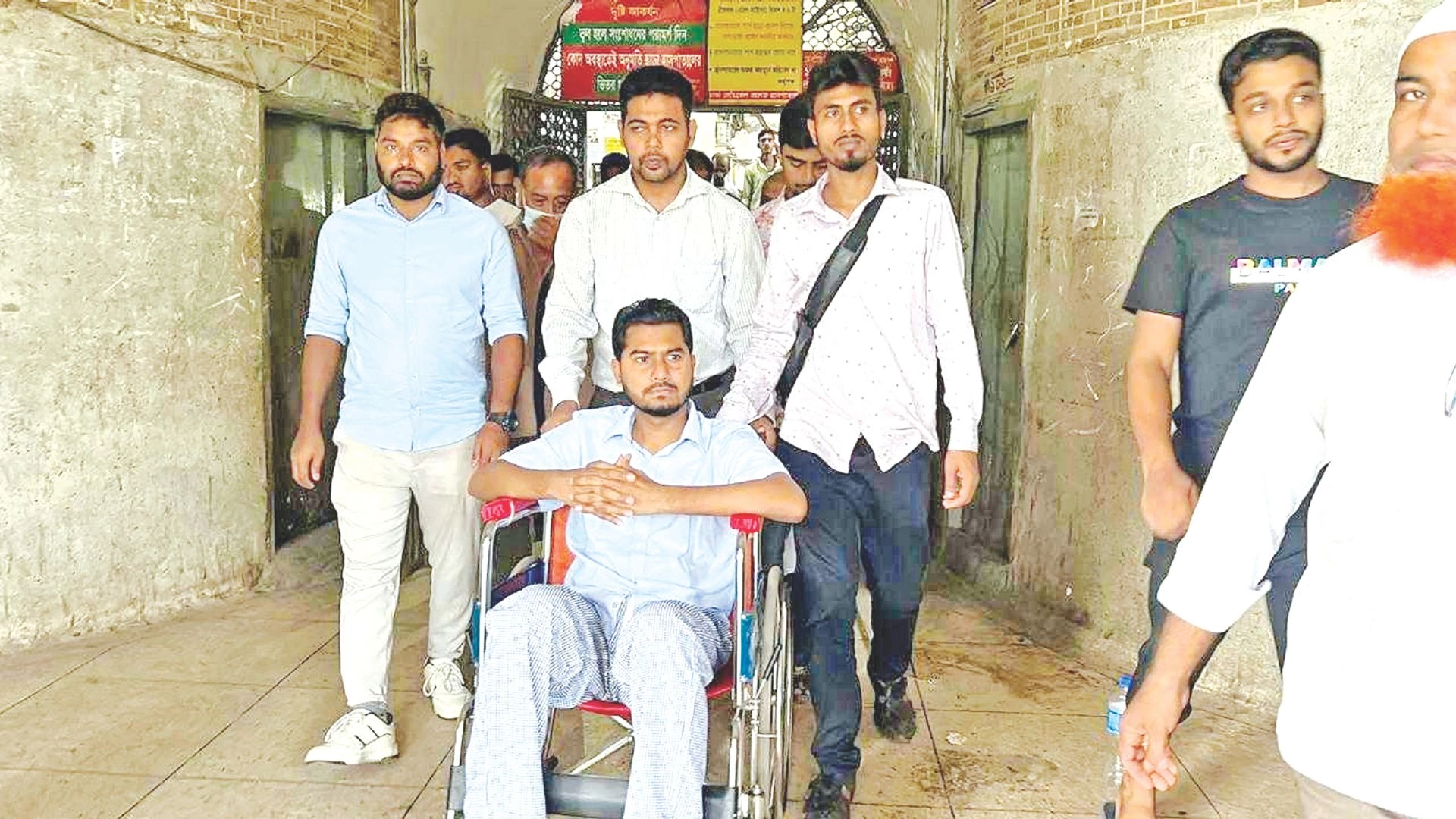 ১৮ দিন পর ঢামেক ছাড়লেন নুর  চিকিৎসা নেবেন অন্য হাসপাতালে