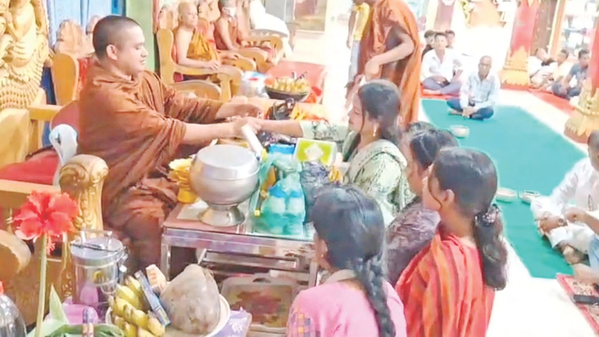 কক্সবাজারে অর্ধশত বিহারে  প্রবারণা পূর্ণিমা উদযাপিত যুদ্ধ বন্ধের আহ্বান
