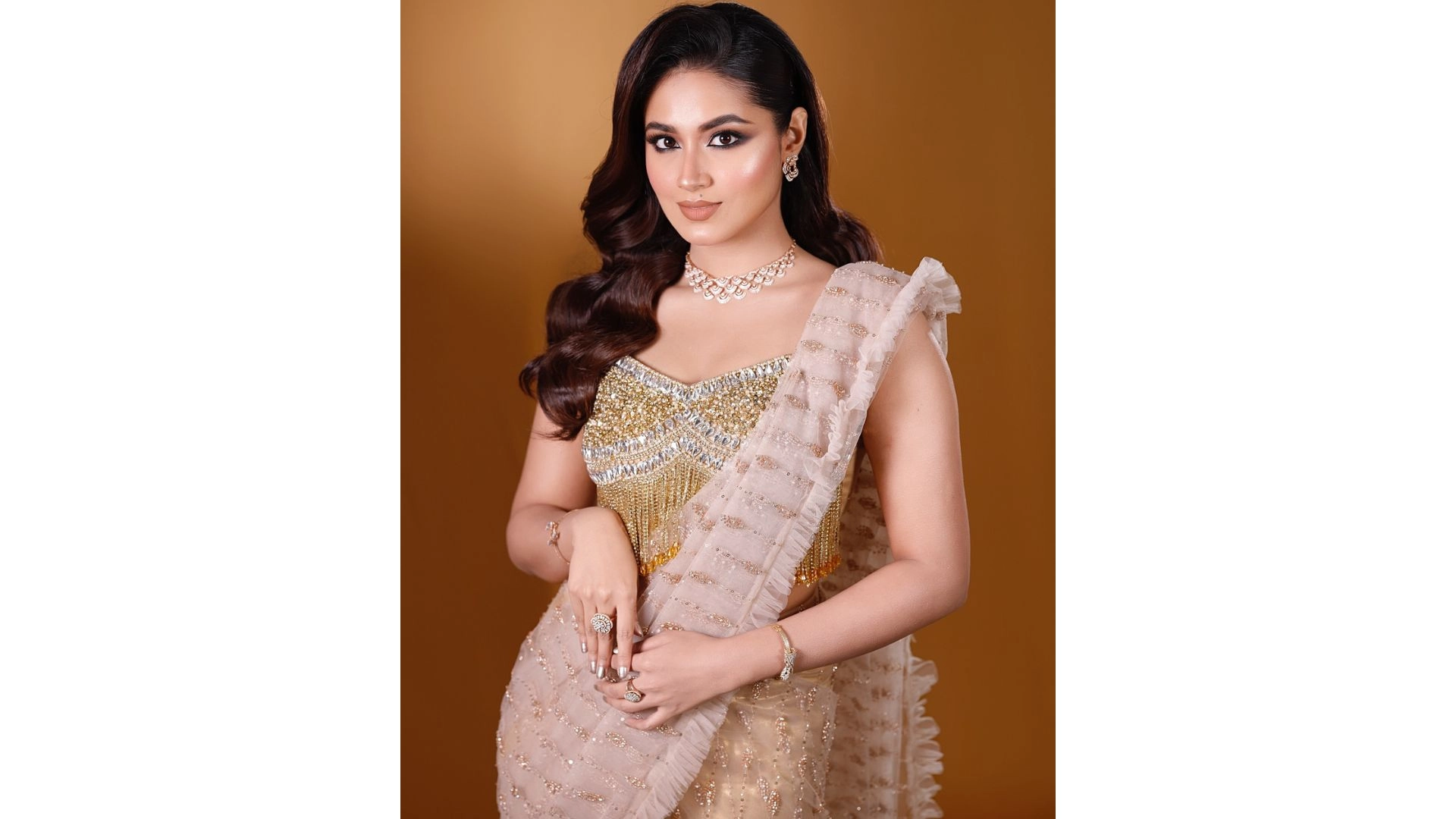 নতুন পথে ফারিণ