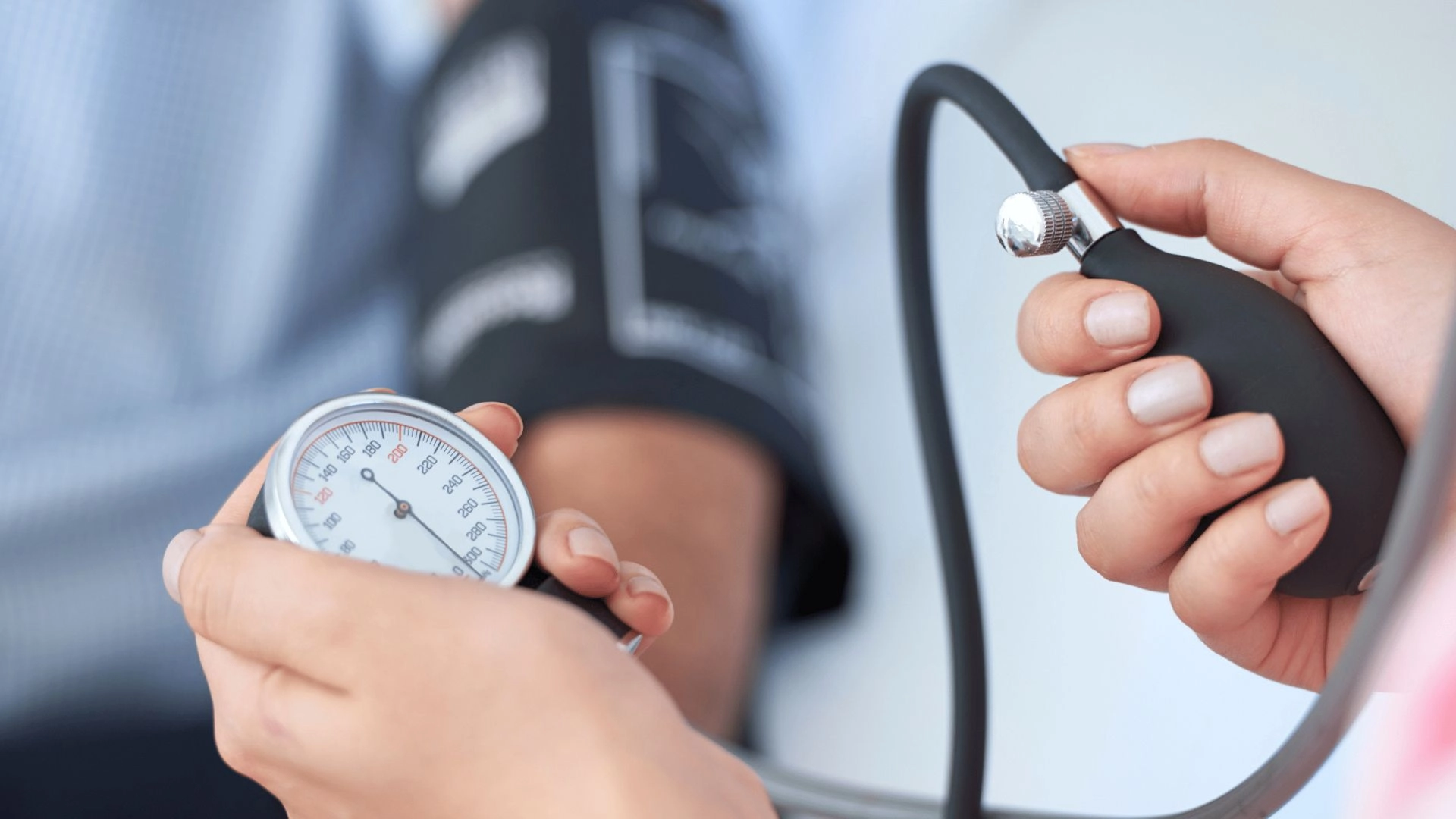 উচ্চ রক্তচাপে থাকে  মৃত্যুর ঝুঁকি, সতর্ক  হোন এখনই