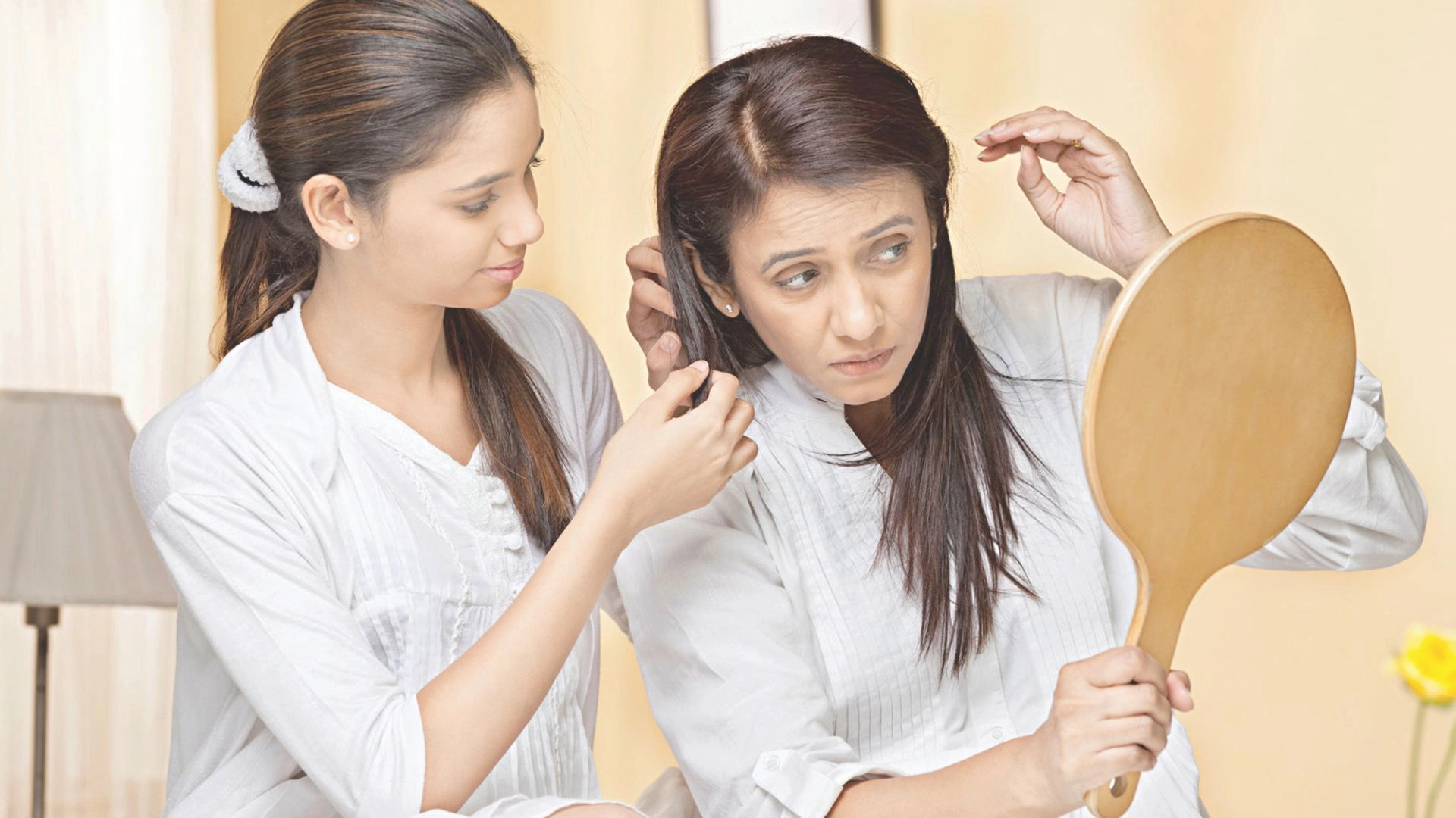 দূর করুন খুশকির উপদ্রব