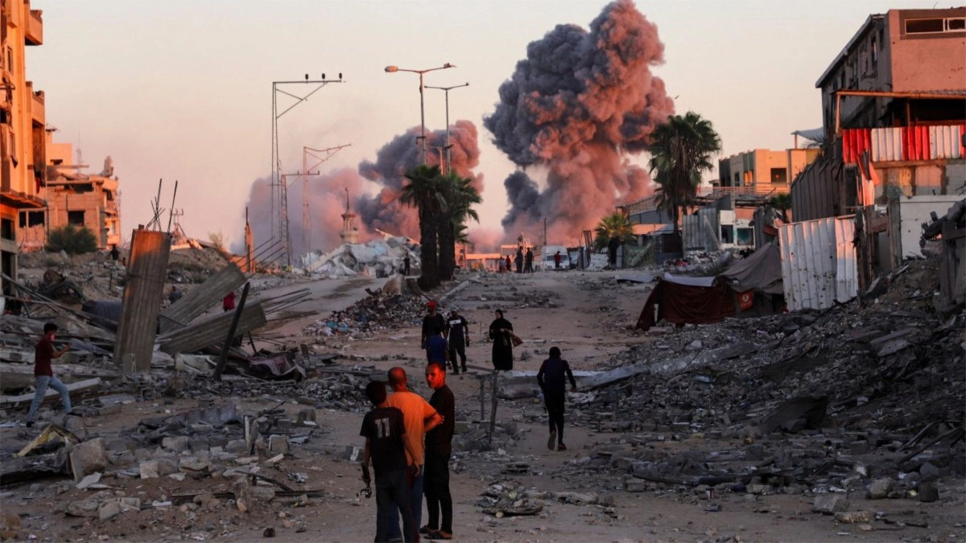 গাজায় ভারি বৃষ্টিতে শরণার্থী তাঁবু প্লাবিত, মানবিক সংকট তীব্র