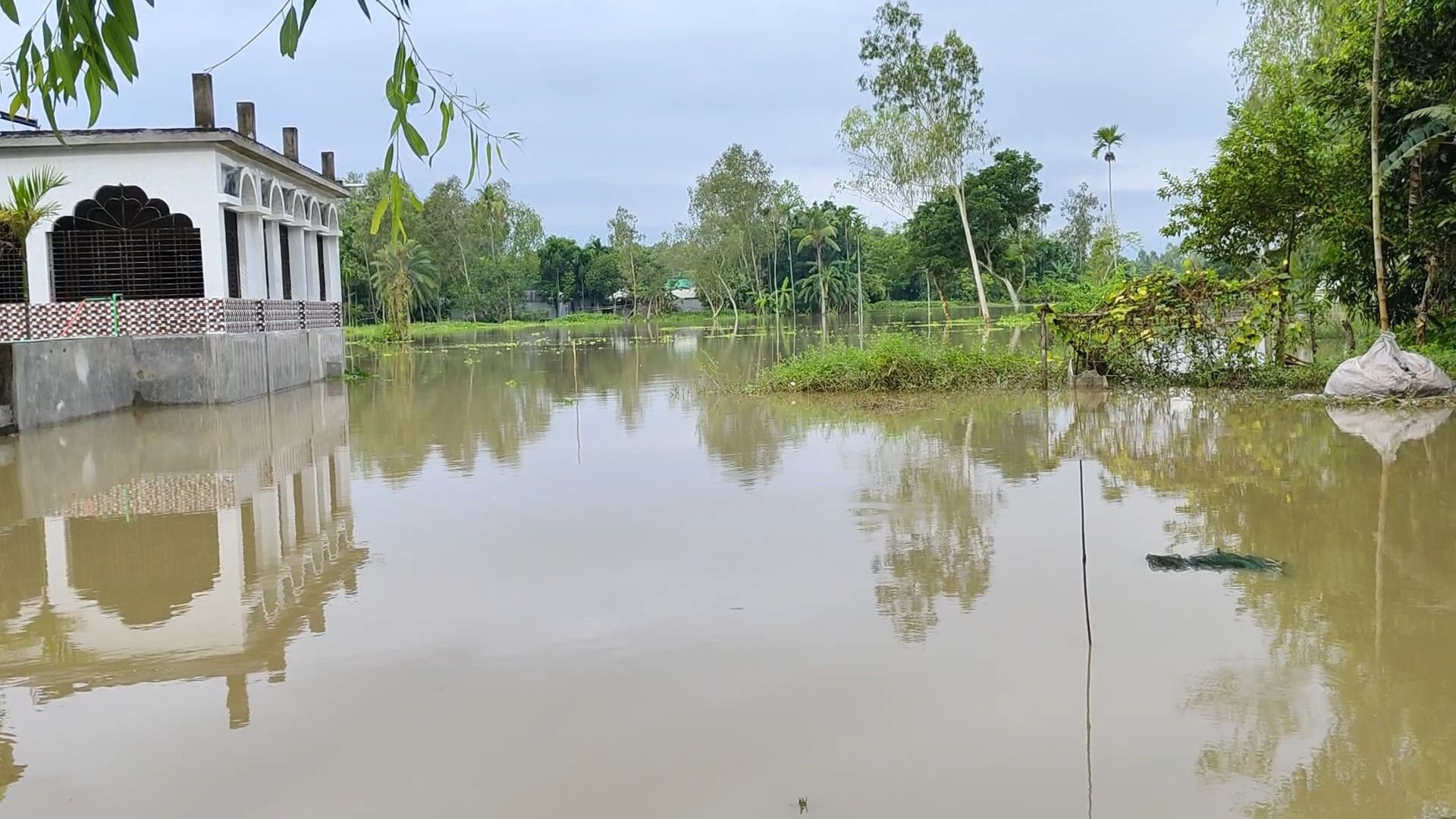উত্তরে পানিবন্দি লাখো মানুষ