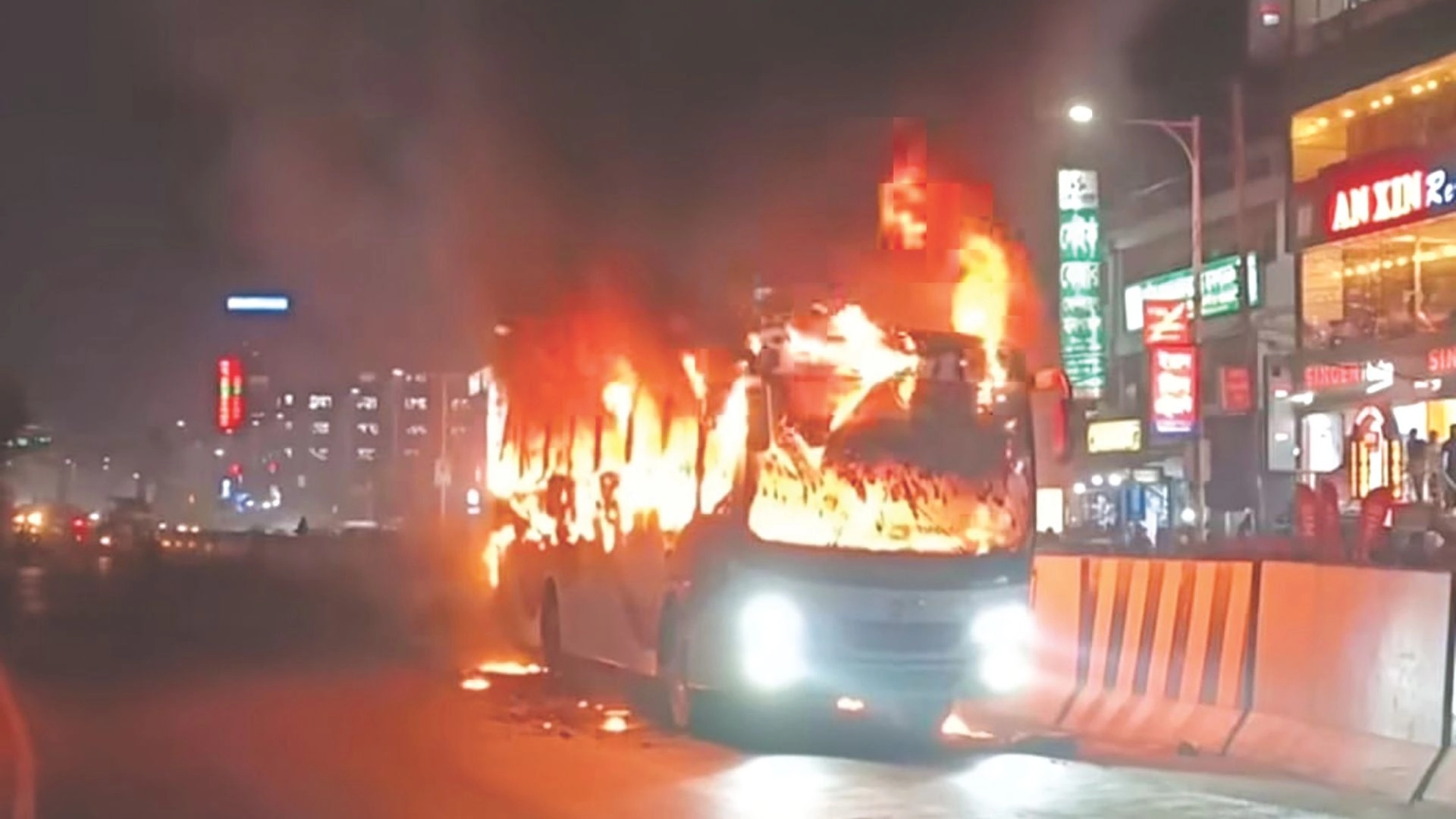 ছয় বাসে আগুন, স্কুল  রিসোর্টে পেট্রোলবোমা