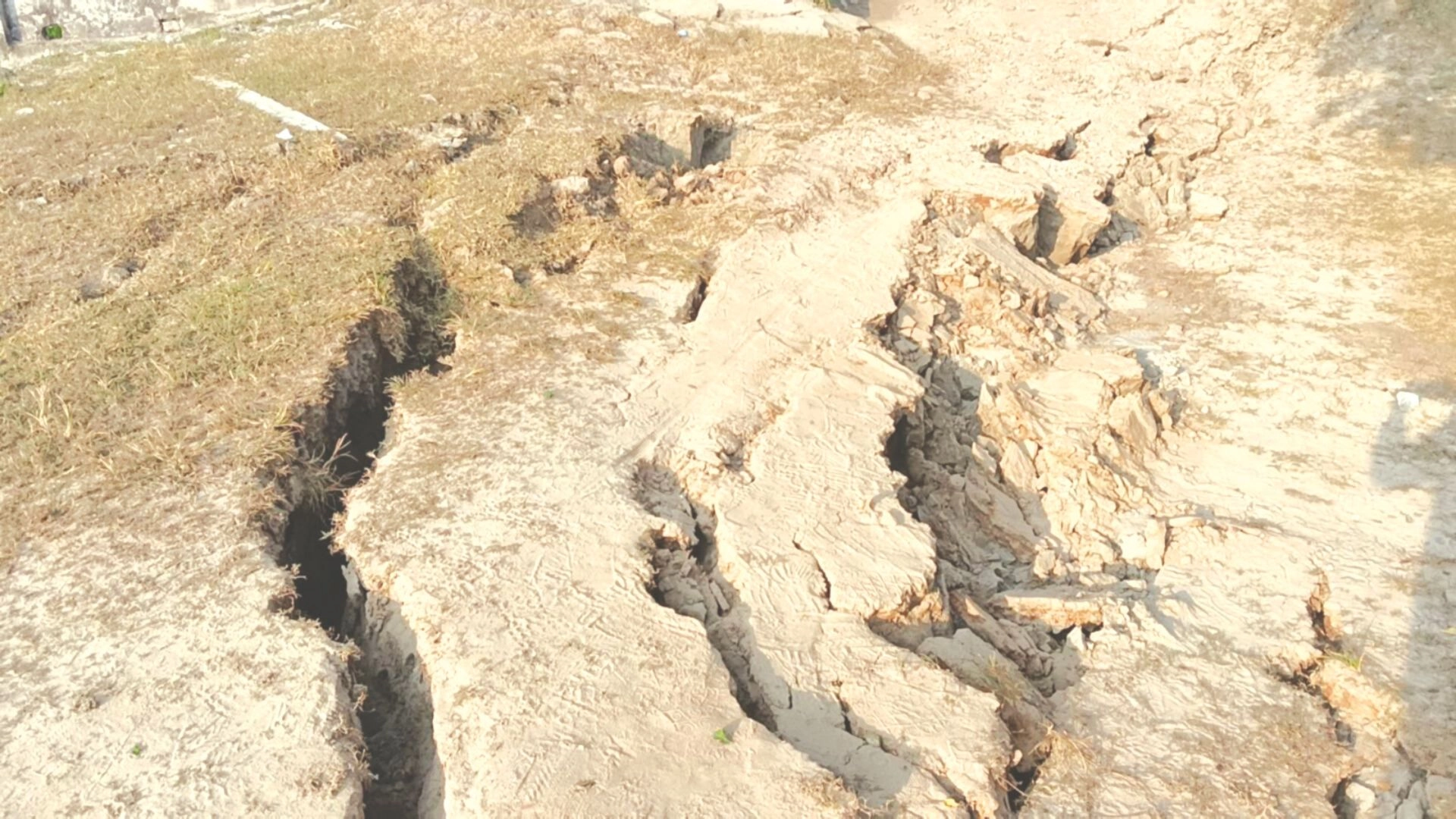 ভূমিকম্পে আতঙ্কিত  নয়, সচেতন হওয়ার  পরামর্শ বিশেষজ্ঞদের