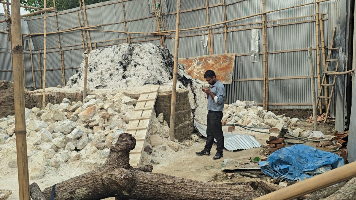 অবৈধ গ্যাস সংযোগে চুন তৈরির কারখানায় অভিযান 