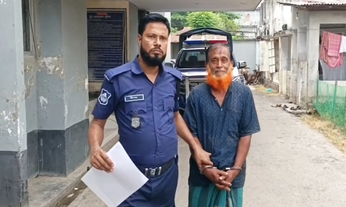গেপ্তারকৃত আব্দুল গনি শিকদার। ছবি : রূপালী বাংলাদেশ