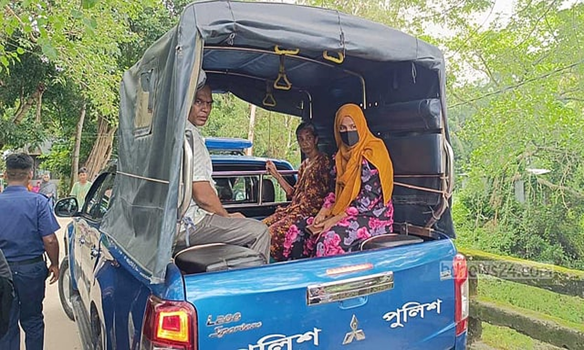 হরিরামপুরে বৃদ্ধ মাকে কুপিয়ে হত্যা করল মেয়ে
