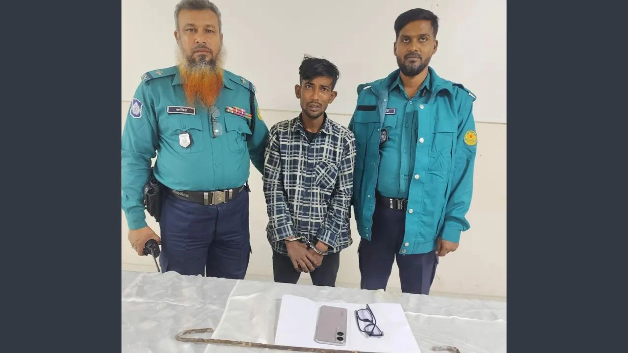 মোবাইল ফোন ও চশমাসহ গ্রেপ্তার এক ছিনতাইকারী