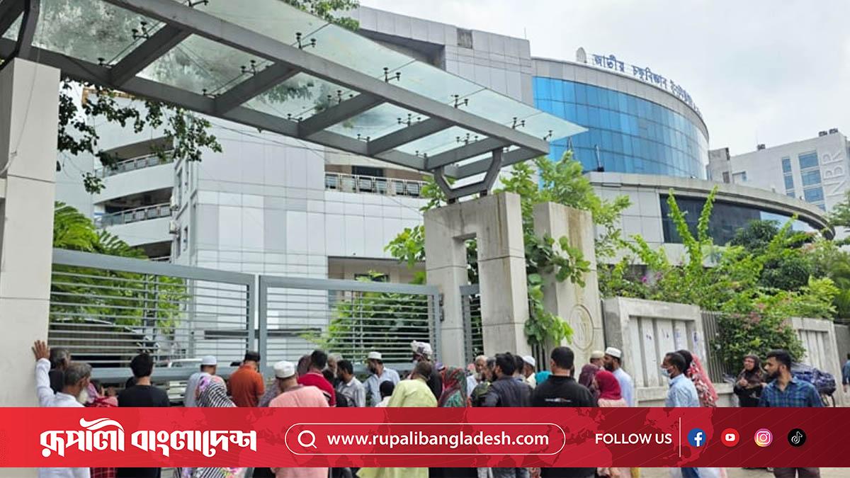 চতুর্থ দিনেও বন্ধ চক্ষু হাসপাতাল, ফিরে যাচ্ছেন রোগী