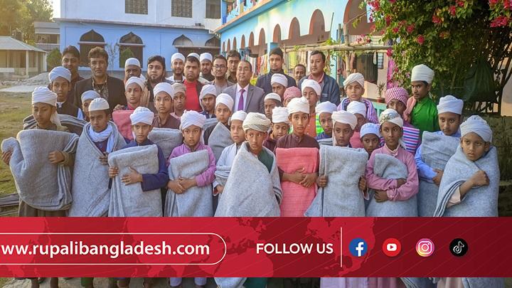 Eng pornografik filmlar Katta teshiklari bilan anal porno onlayn