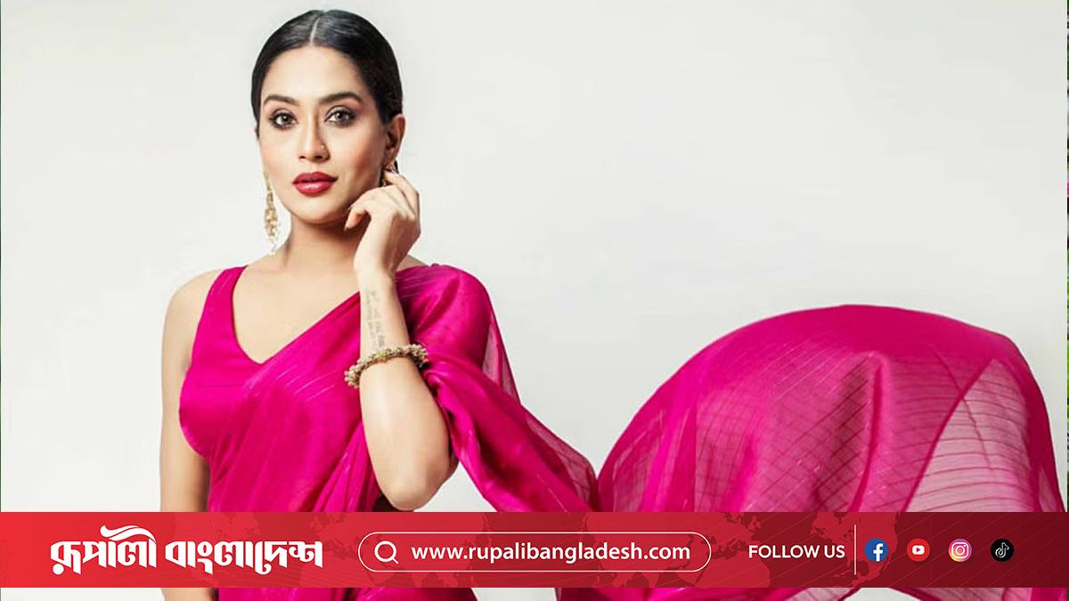 Davr porno Rus uysiz ayollar bilan porno