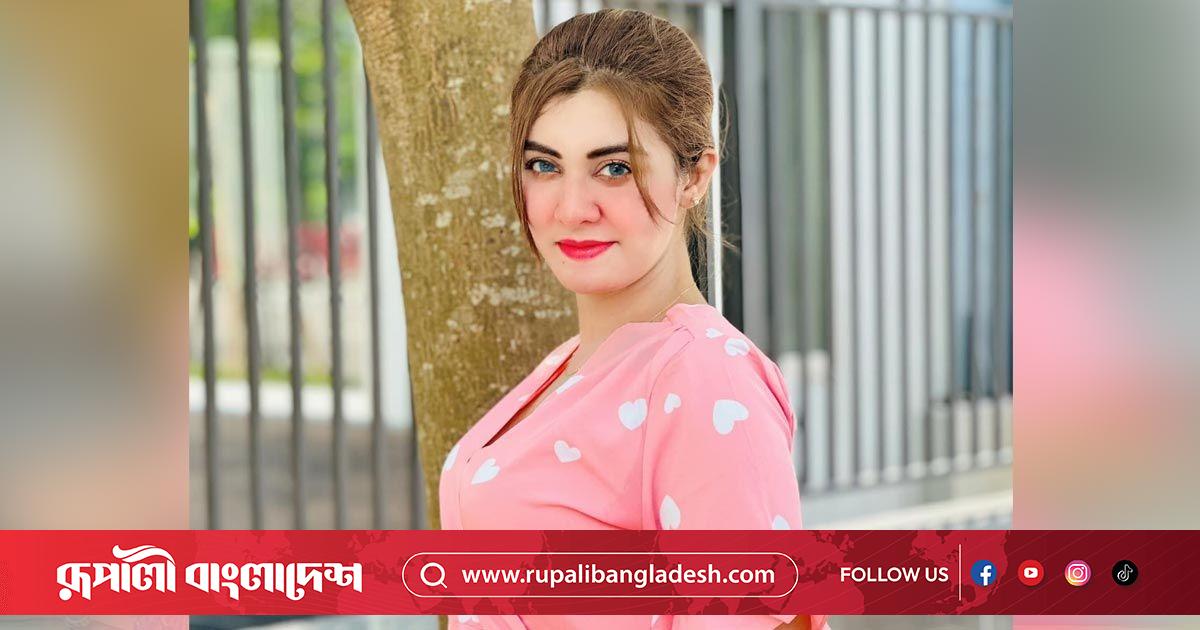 Svetlana Loboda biseksual. Qollar boglangan holda jinsiy aloqa pozitsiyalari