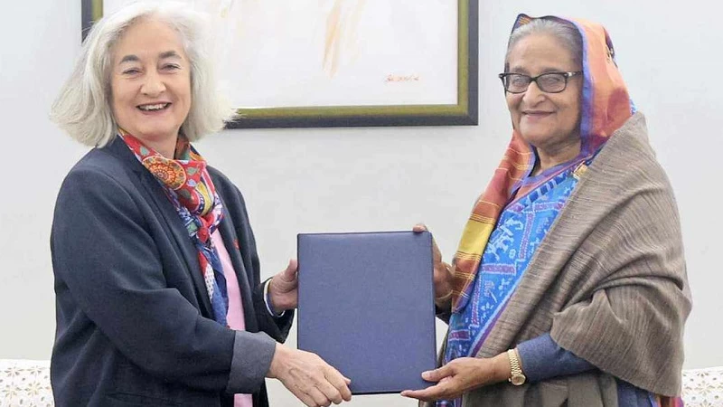 প্রধানমন্ত্রী শেখ হাসিনাকে ফ্রান্সের প্রেসিডেন্টের অভিনন্দন